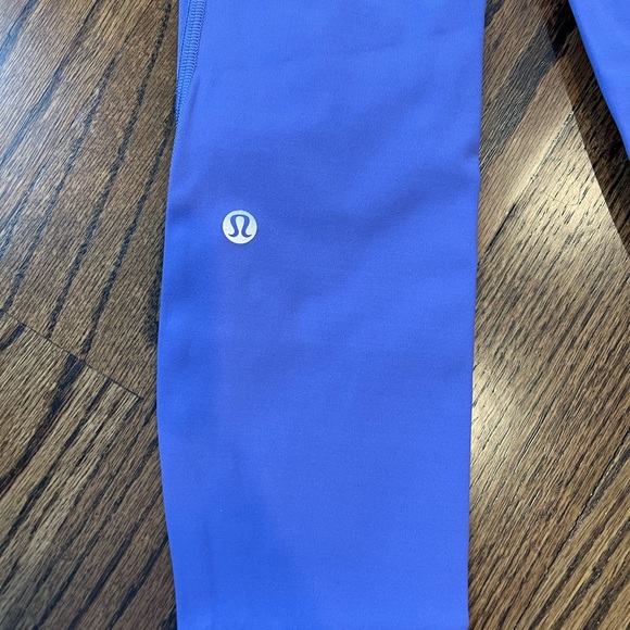 Lululemon leggings size 0 - Picture 5 of 5